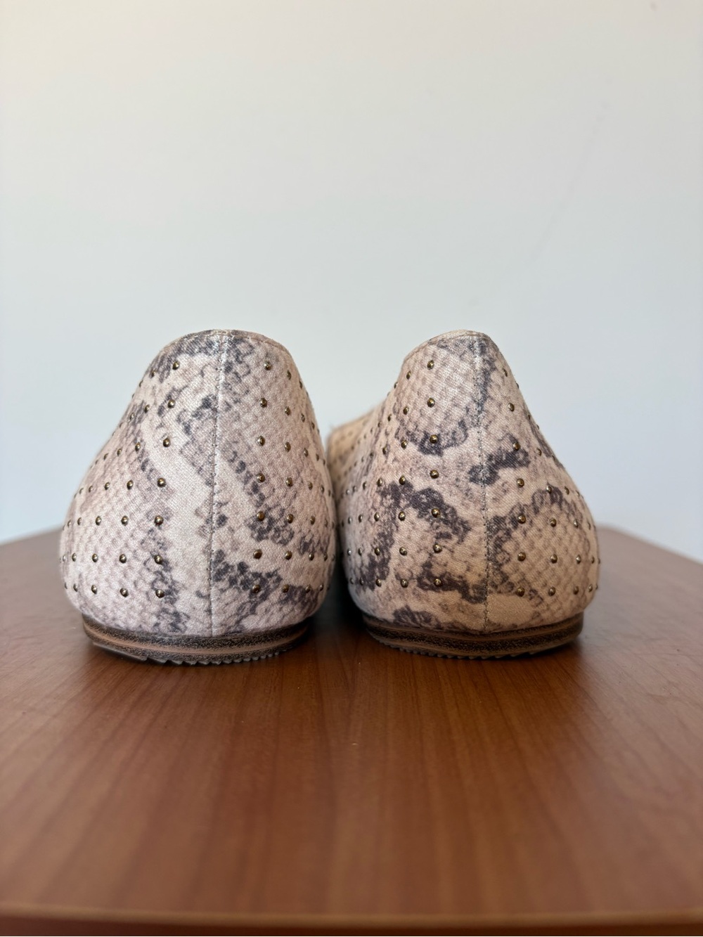 Time & Tru Cream Feather Loafer Flats Studded Snake Print Ballet Size 12 Wide - Picture 5 of 7